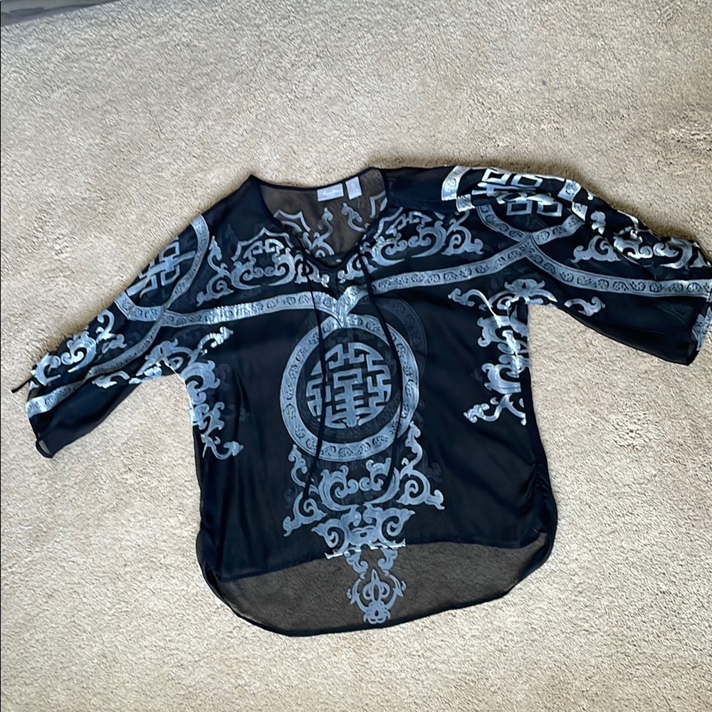 Chico’s Sheer Black Top with silvery velvet Asian Designs, size 0